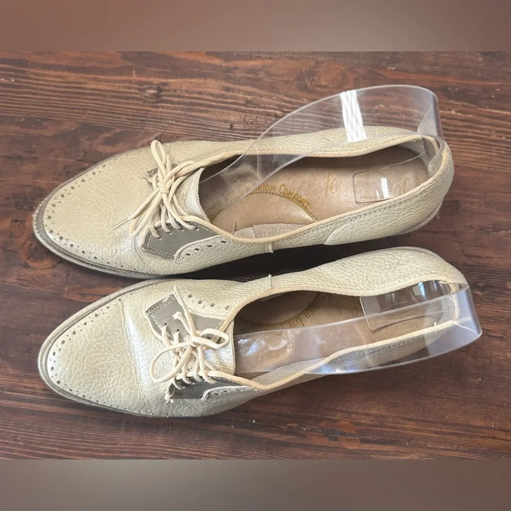 Women's Town‎ Dales Feather Lite Cushion White Vintage Shoes Size 7.